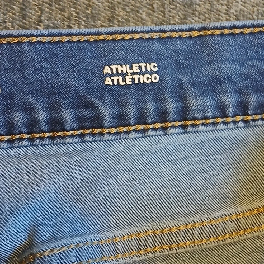 Goodfellow & Co Mens Athletic Fit Jeans Blue TruTemp 365 44W x 34L Medium Wash